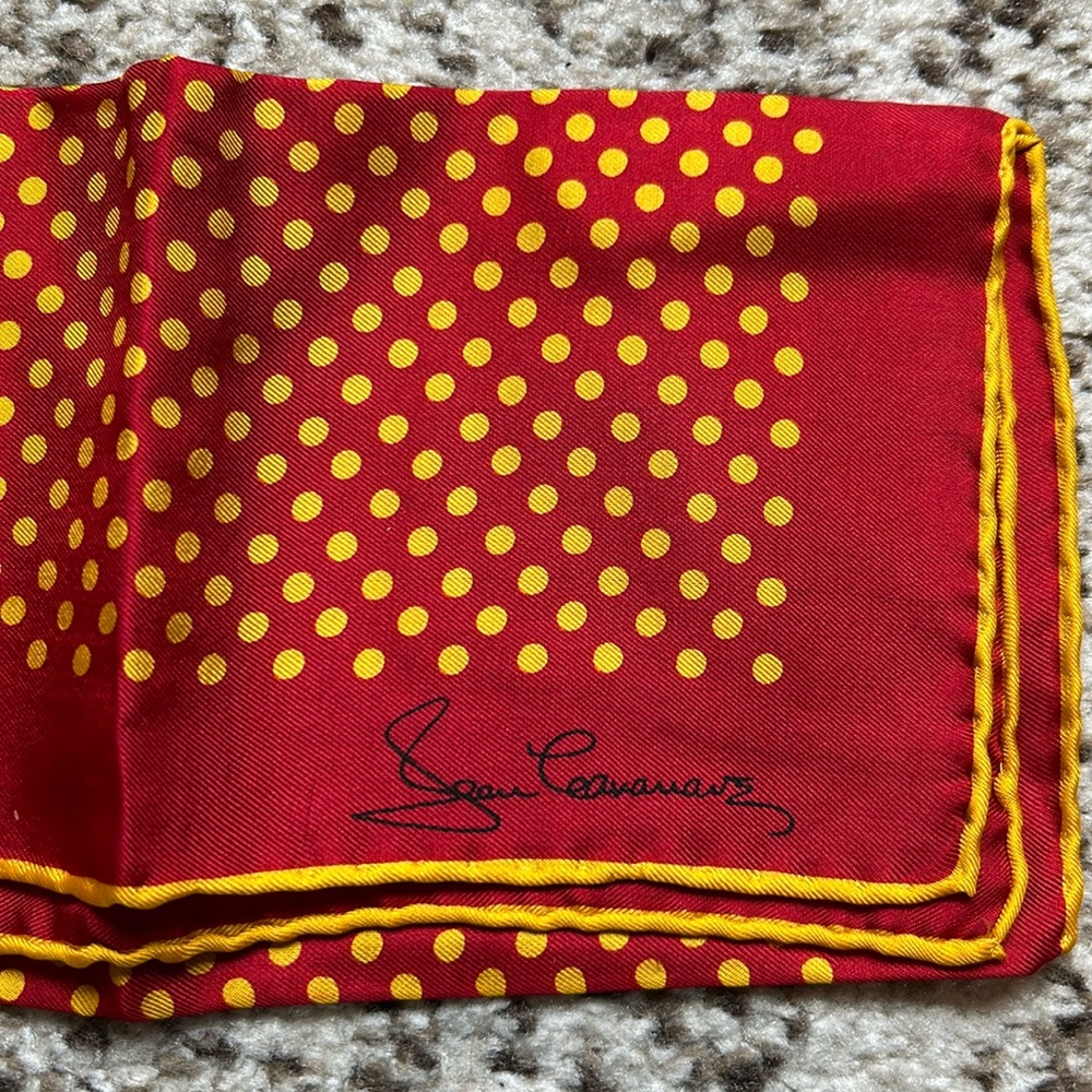 18x18 square scarf. Red and gold pattern. Signed by designer Jean Cassauve. - Picture 1 of 2